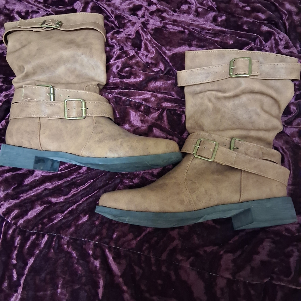 Stylish Tan Women's Boots